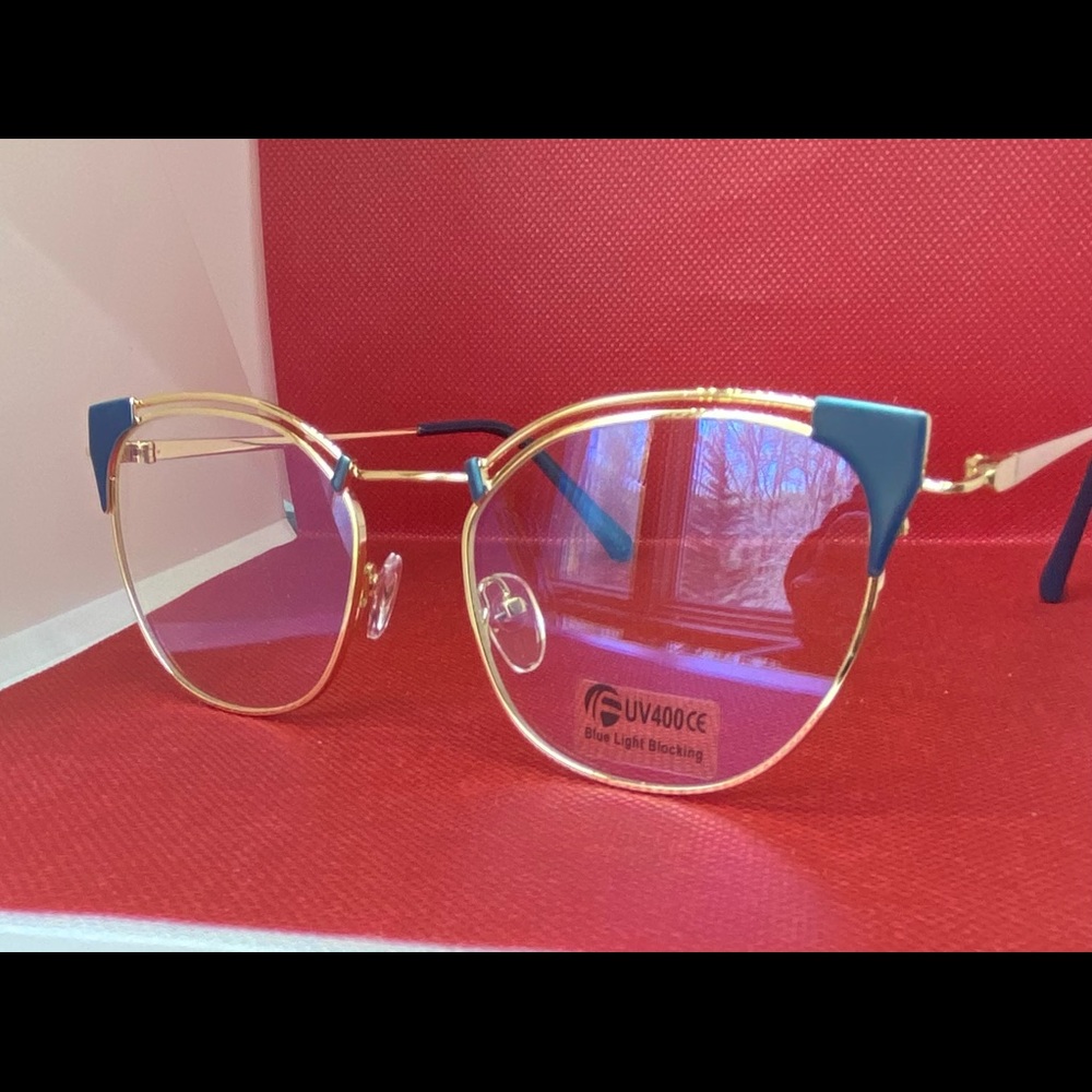 Women’s blueblocking eyewear